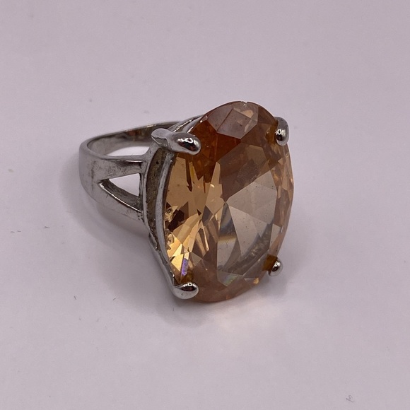 Elegant Silver-Toned Ring with large light orange stone - Picture 4 of 8